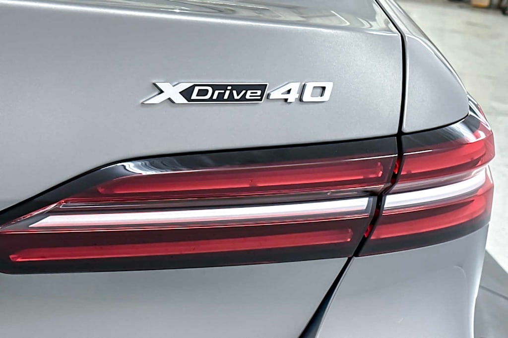 Thumbnail: 2025 BMW i5 - 25