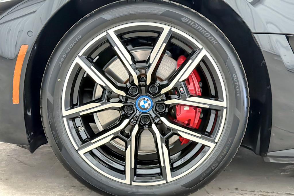 Thumbnail: 2023 BMW i4 - 8