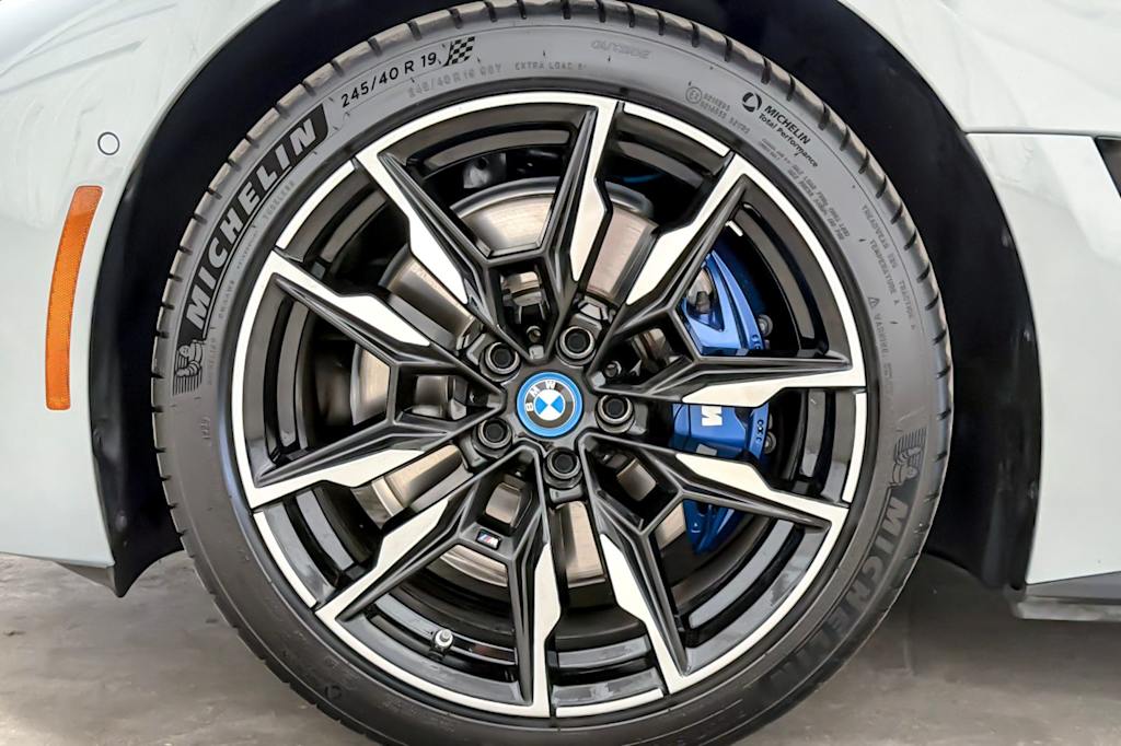 Thumbnail: 2023 BMW i4 - 8