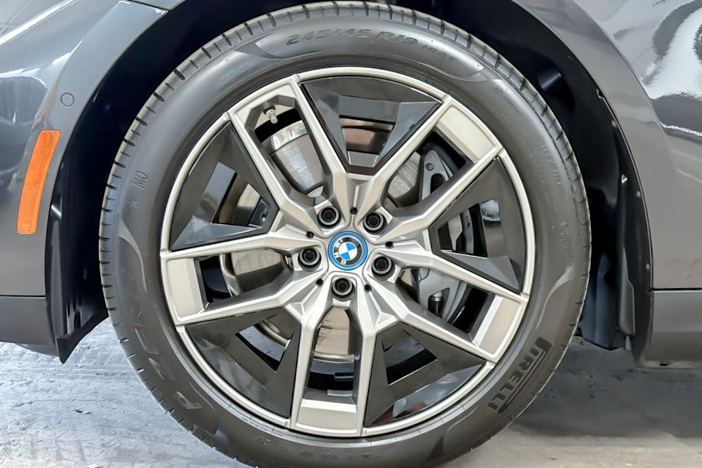 Thumbnail: 2024 BMW i5 - 8