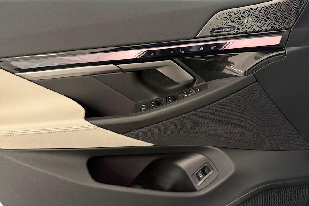 Thumbnail: 2024 BMW i5 - 22