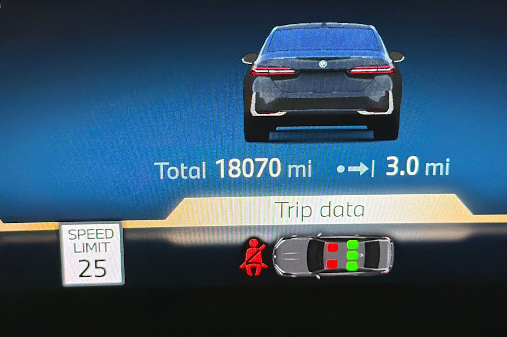 Thumbnail: 2024 BMW i5 - 17