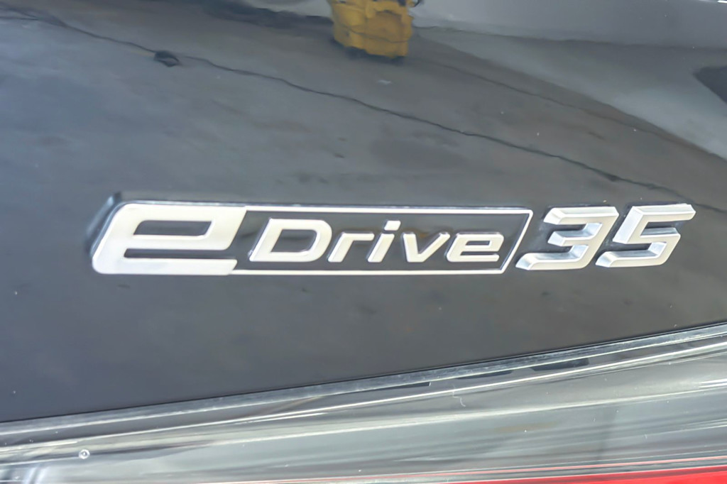 Thumbnail: 2023 BMW i4 - 7