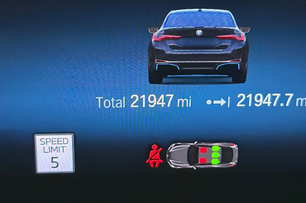 Thumbnail: 2023 BMW i4 - 16