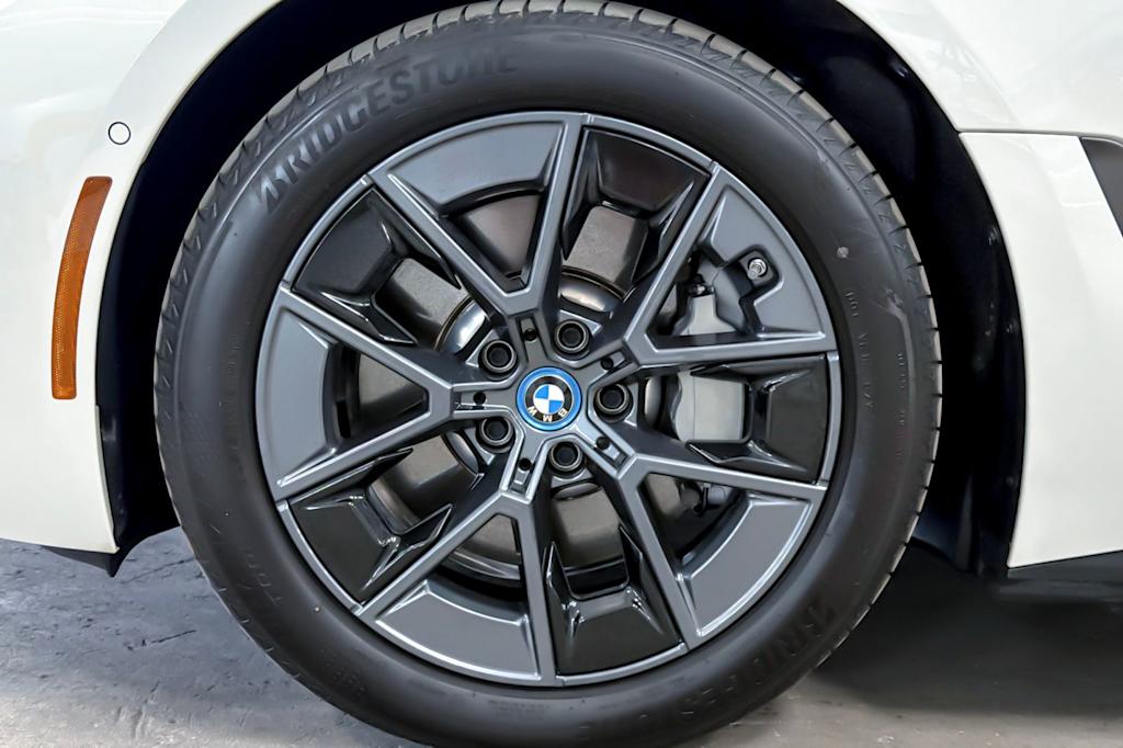 Thumbnail: 2023 BMW i4 - 8