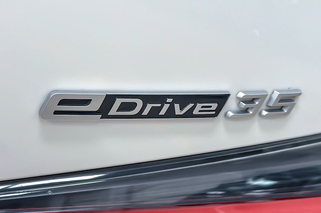 Thumbnail: 2023 BMW i4 - 28