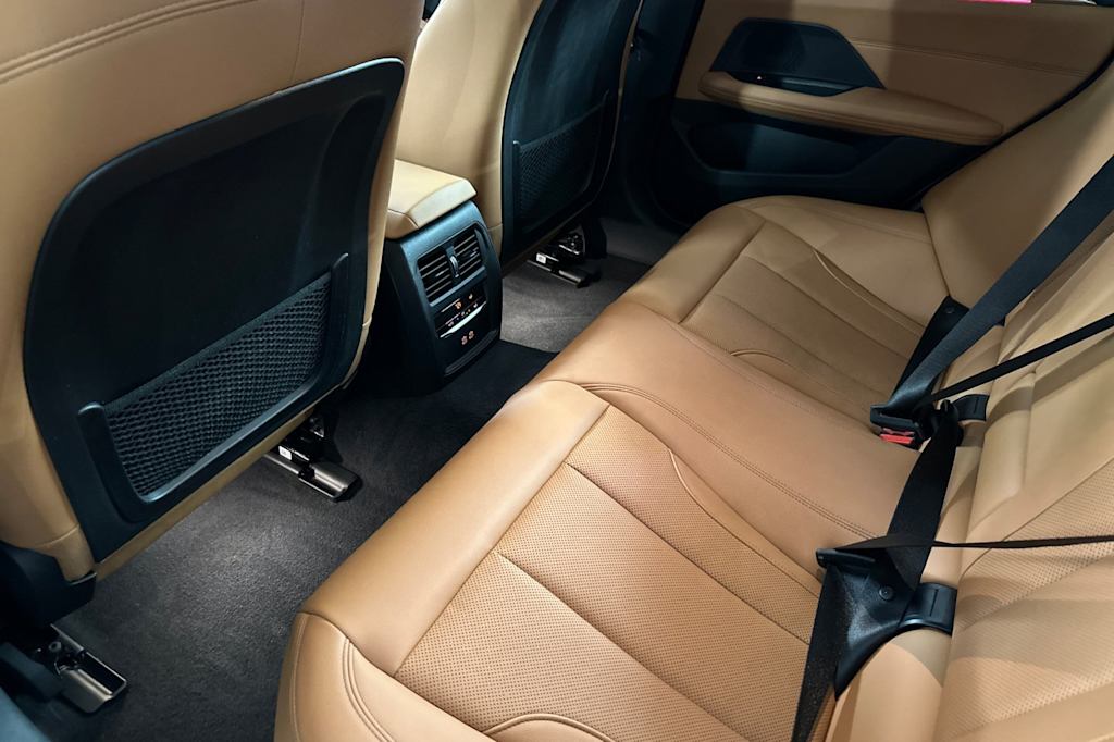 Thumbnail: 2023 BMW i4 - 10