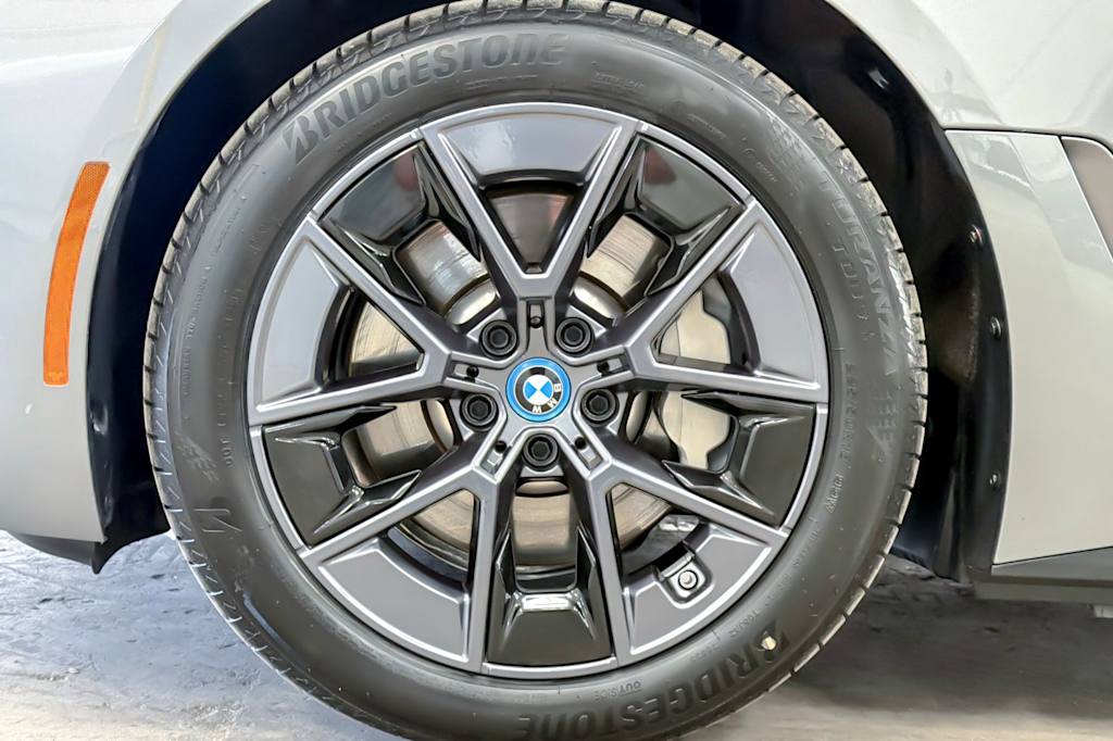 Thumbnail: 2023 BMW i4 - 8