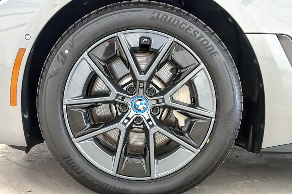 Thumbnail: 2023 BMW i4 - 8