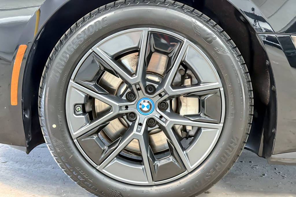 Thumbnail: 2023 BMW i4 - 8