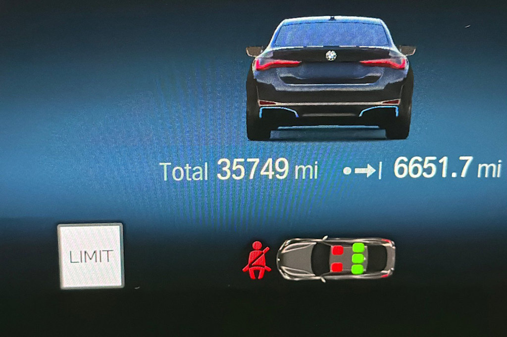 Thumbnail: 2023 BMW i4 - 15