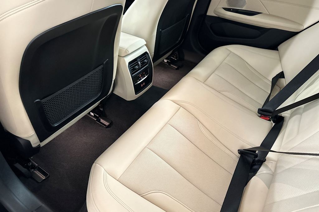 Thumbnail: 2023 BMW i4 - 9