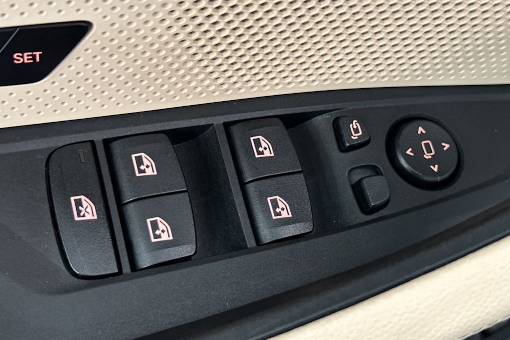 Thumbnail: 2023 BMW i4 - 21