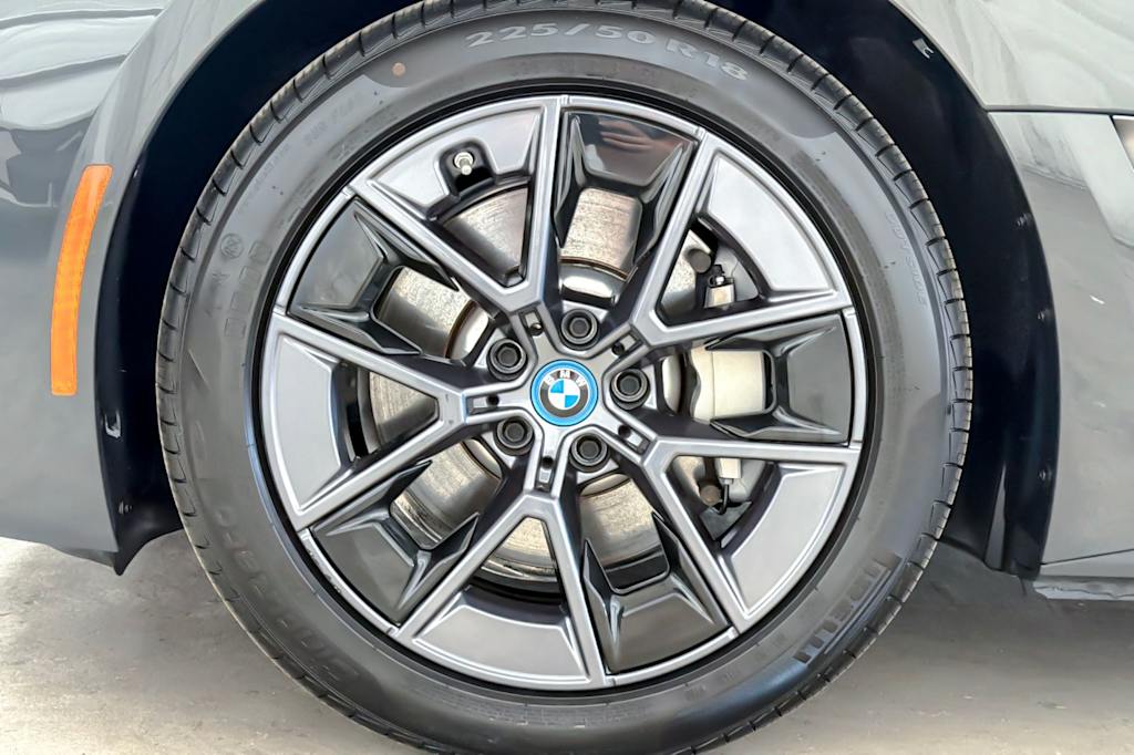 Thumbnail: 2023 BMW i4 - 8