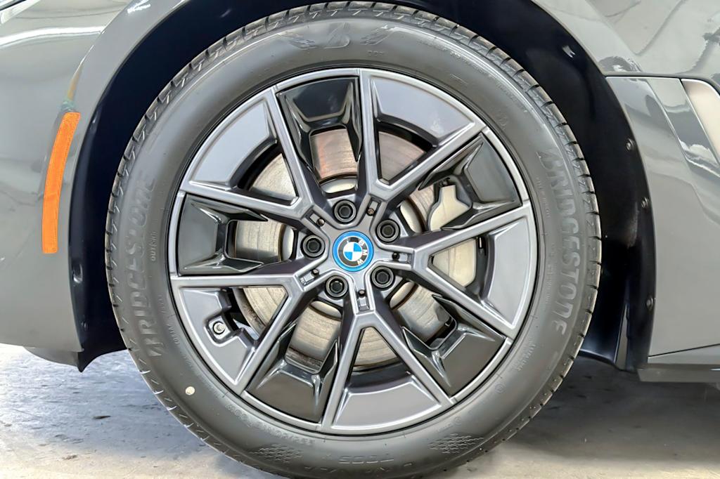 Thumbnail: 2023 BMW i4 - 8