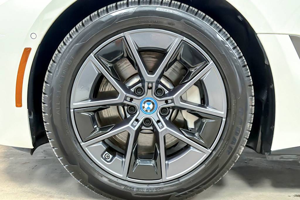 Thumbnail: 2023 BMW i4 - 8