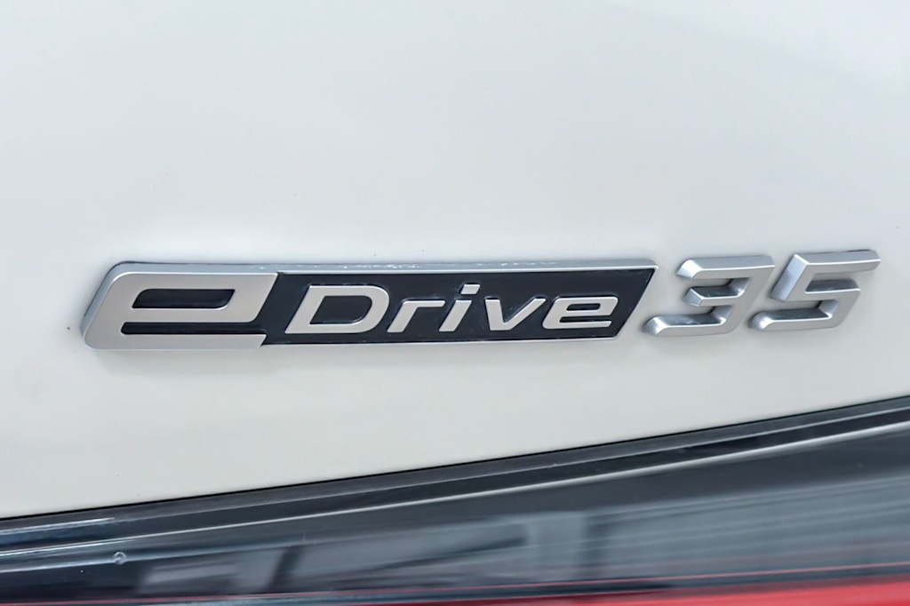 Thumbnail: 2023 BMW i4 - 7