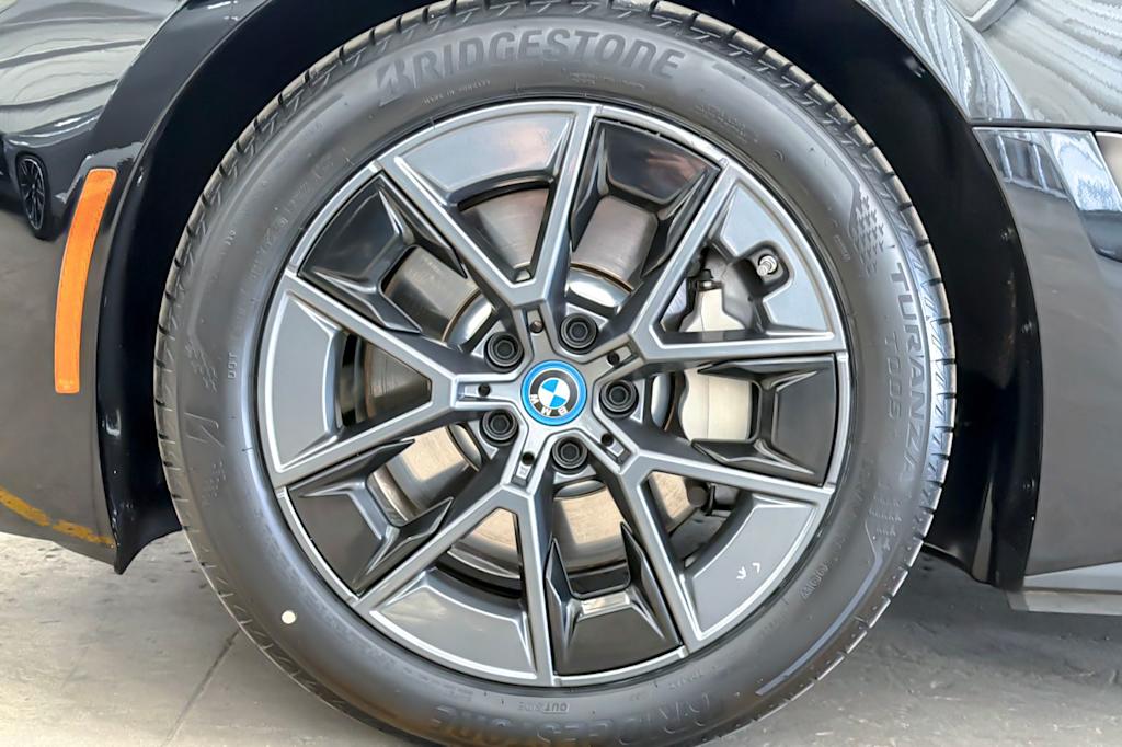 Thumbnail: 2023 BMW i4 - 8