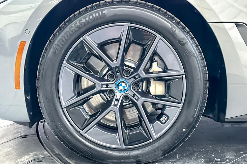 Thumbnail: 2023 BMW i4 - 8