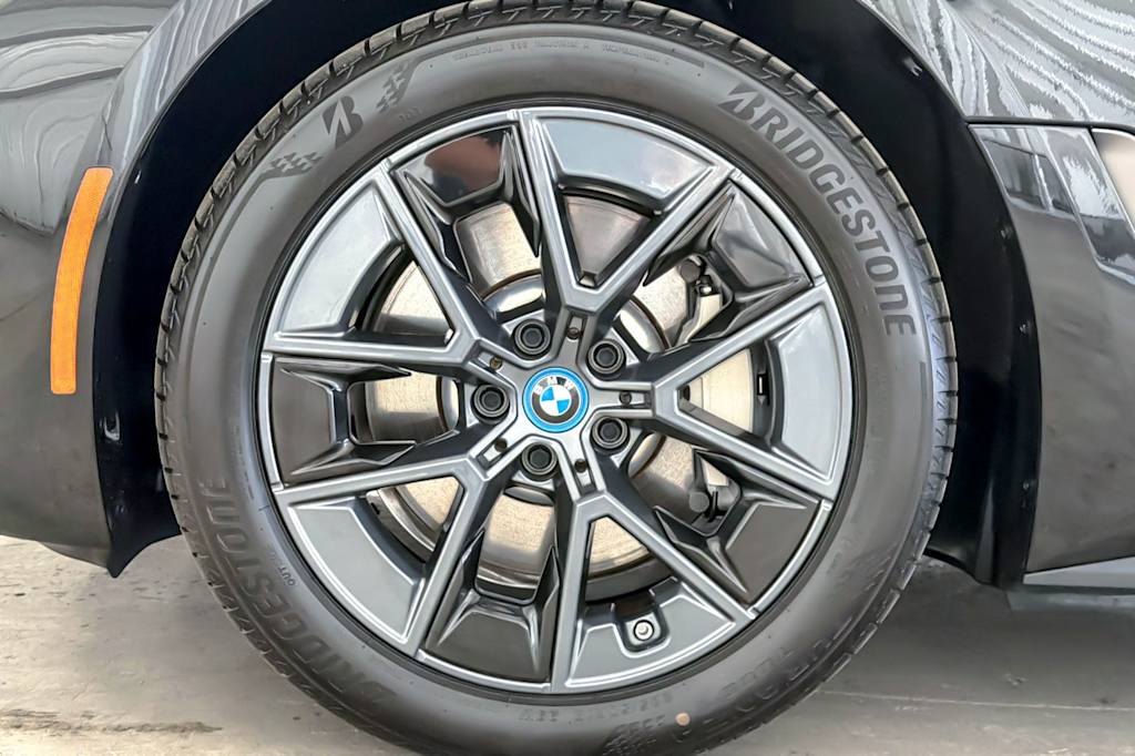 Thumbnail: 2024 BMW i4 - 8