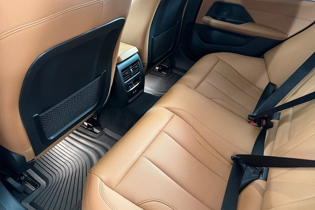 Thumbnail: 2023 BMW i4 - 10