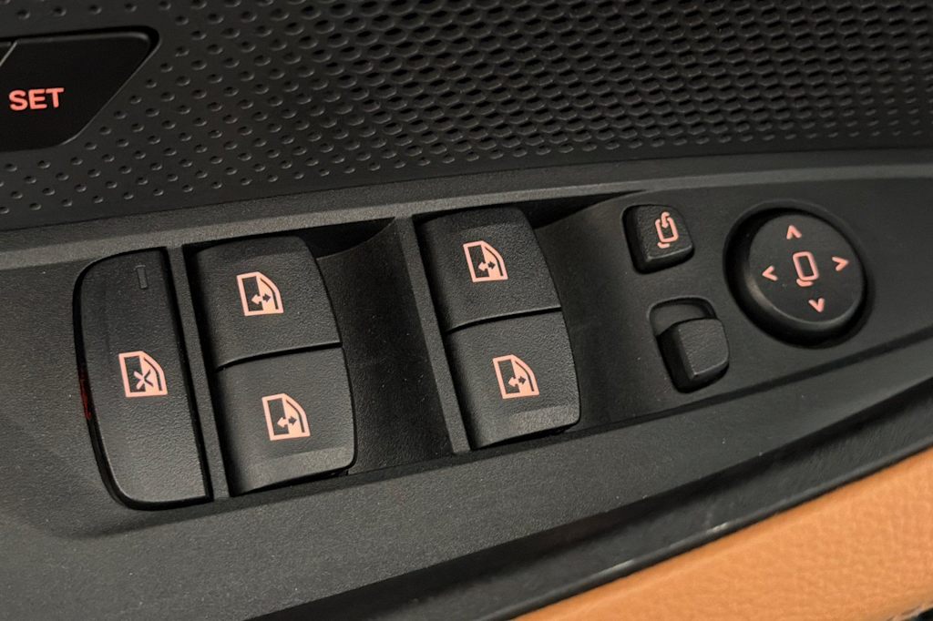 Thumbnail: 2023 BMW i4 - 21