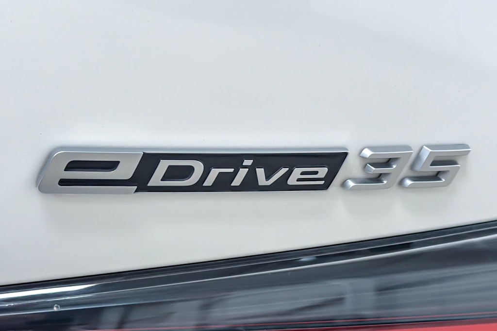 Thumbnail: 2023 BMW i4 - 7