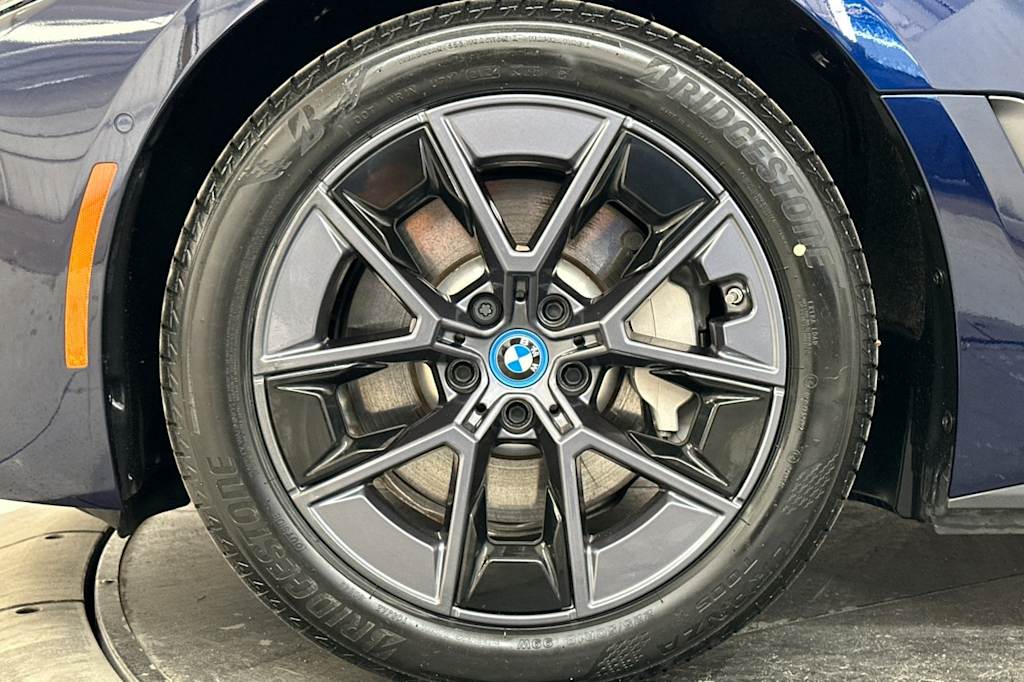 2023 BMW i4 eDrive35 8