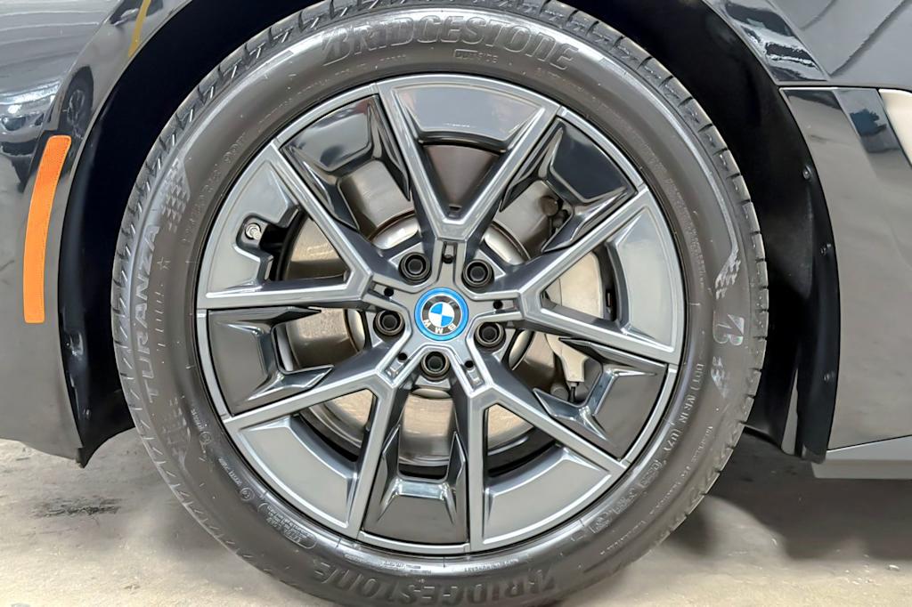 Thumbnail: 2023 BMW i4 - 8