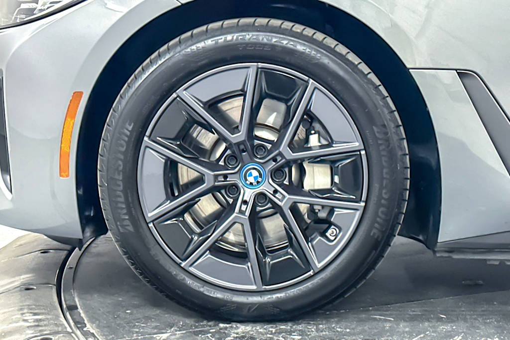 Thumbnail: 2023 BMW i4 - 8
