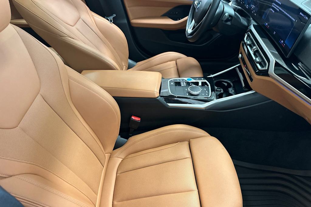 Thumbnail: 2023 BMW i4 - 10