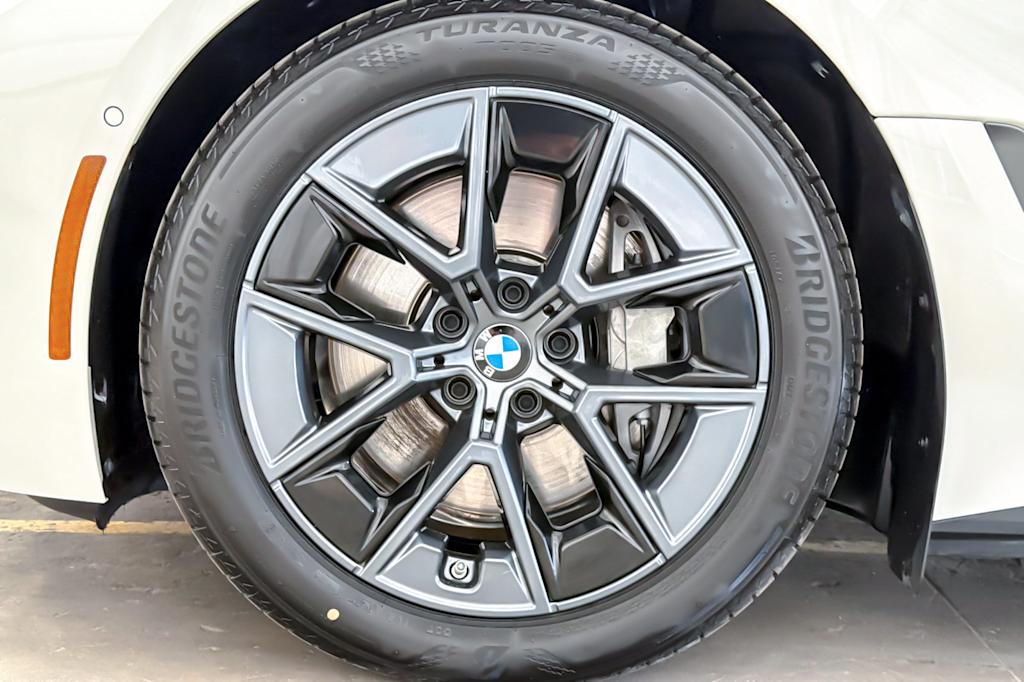 Thumbnail: 2025 BMW i4 - 8