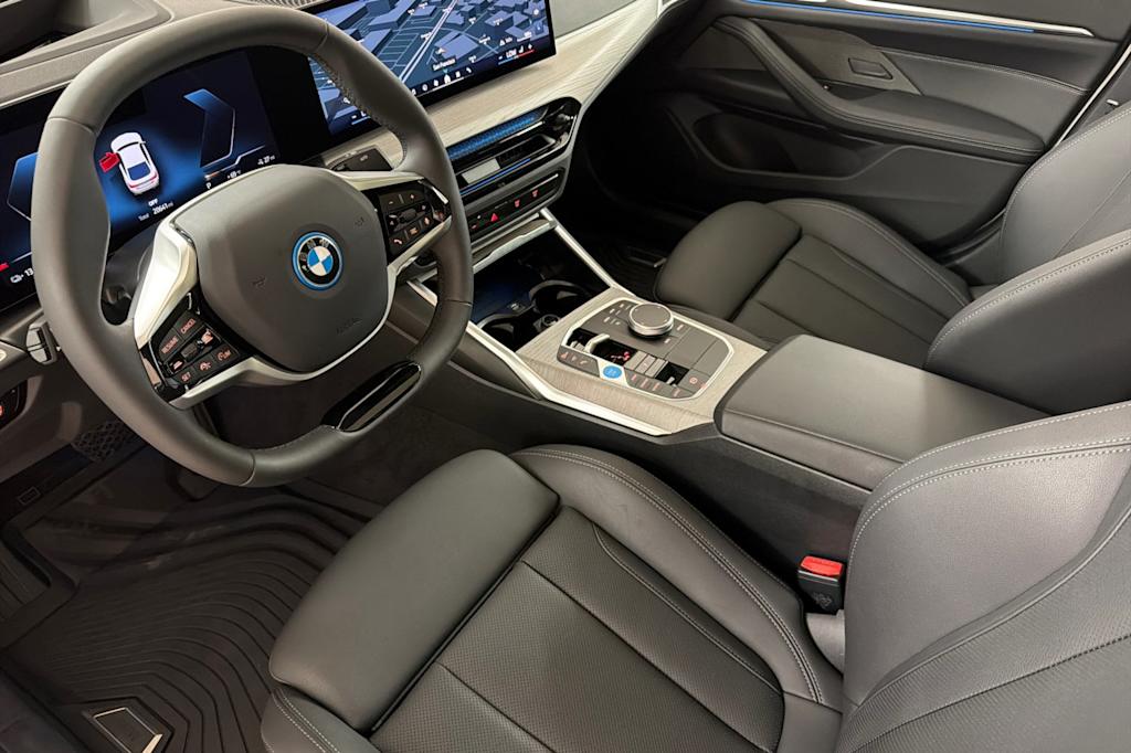 Thumbnail: 2025 BMW i4 - 9
