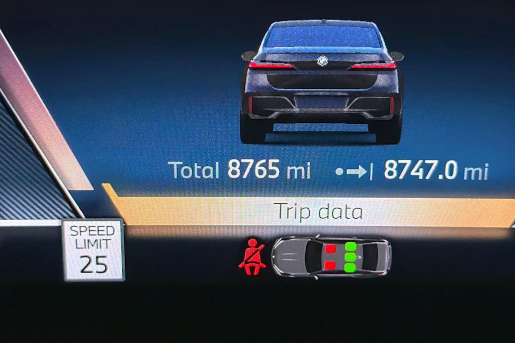 Thumbnail: 2025 BMW i7 - 25