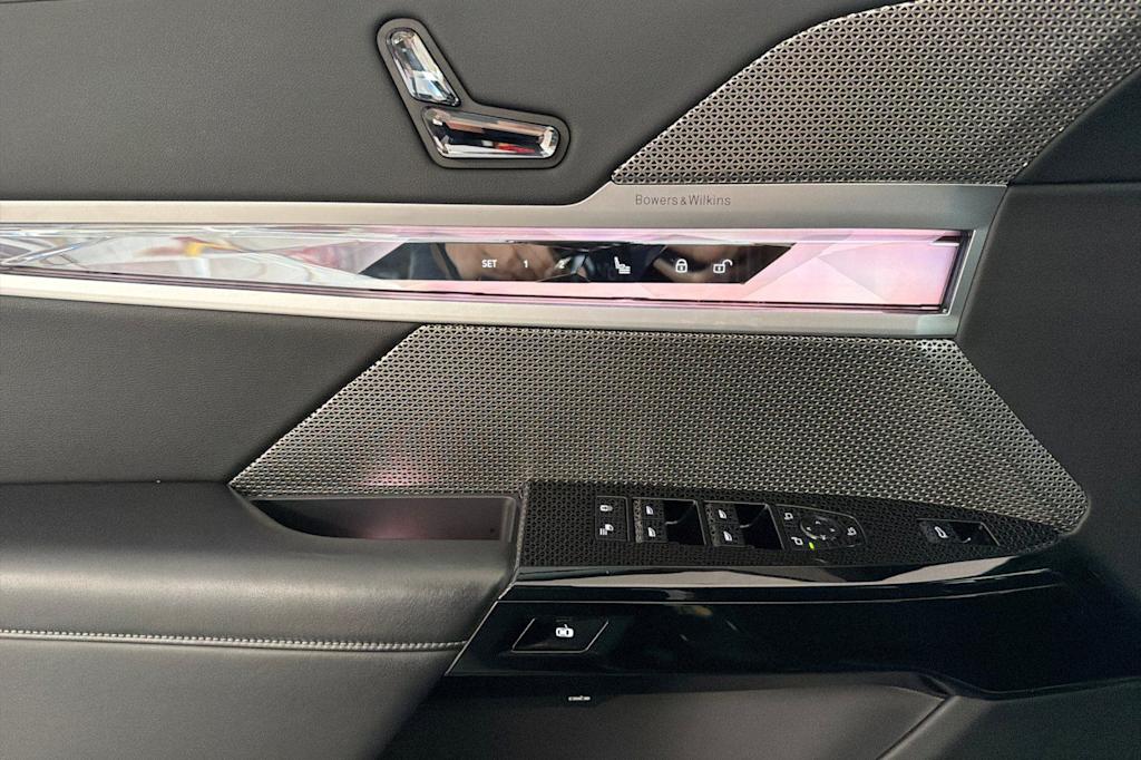 Thumbnail: 2023 BMW i7 - 20