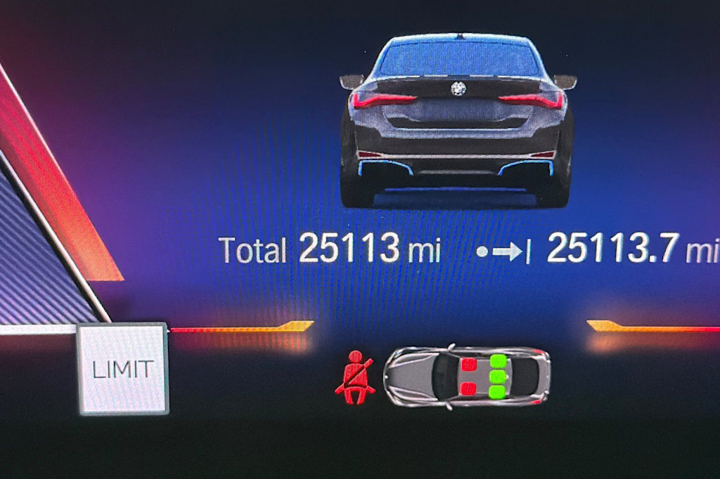 Thumbnail: 2023 BMW i4 - 27