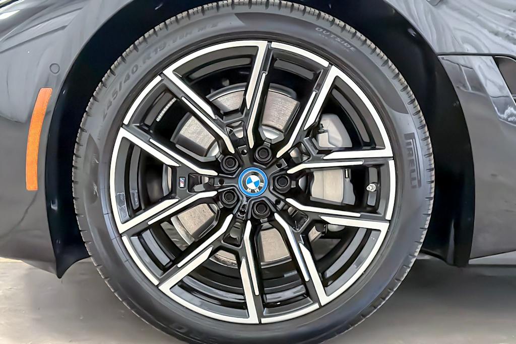 Thumbnail: 2023 BMW i4 - 8