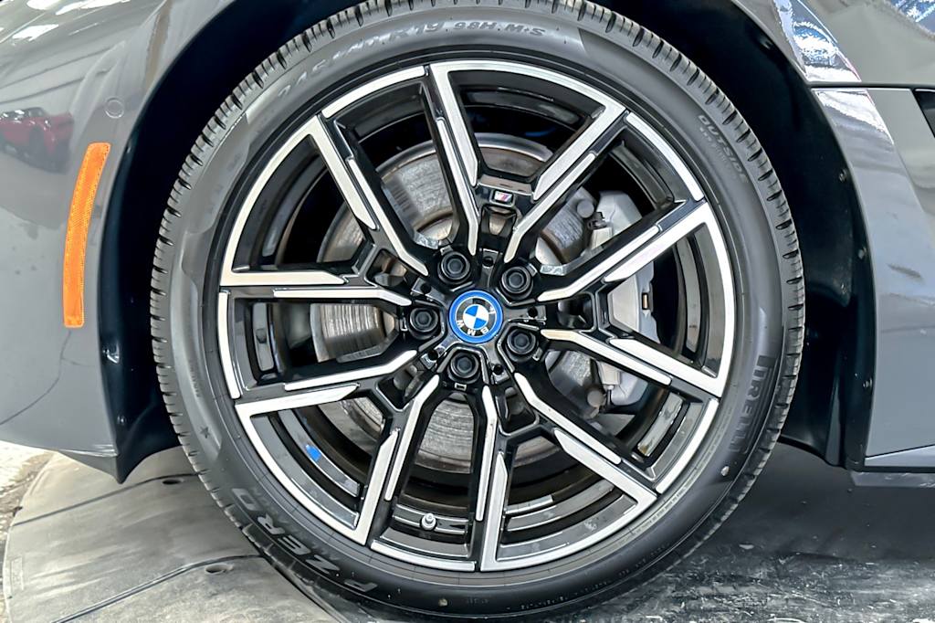 Thumbnail: 2022 BMW i4 - 7