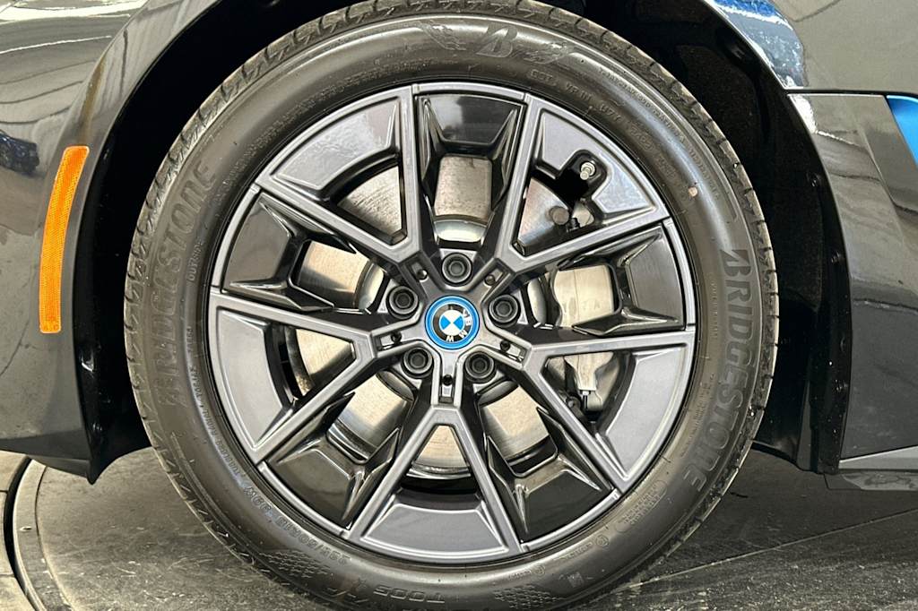 Thumbnail: 2023 BMW i4 - 8