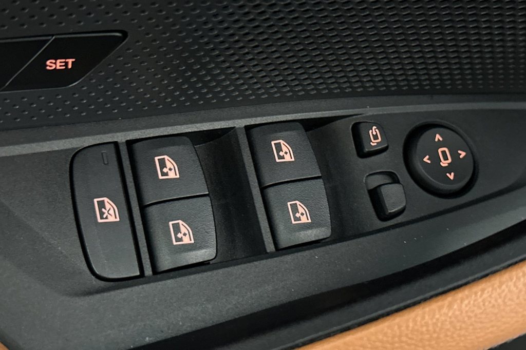 Thumbnail: 2023 BMW i4 - 20