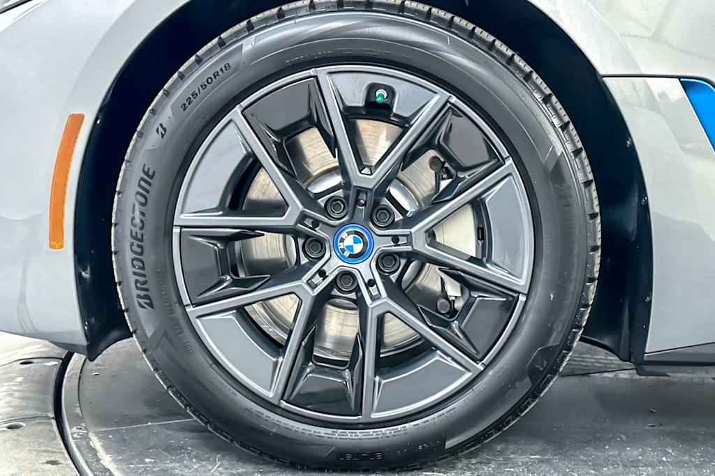 Thumbnail: 2023 BMW i4 - 8