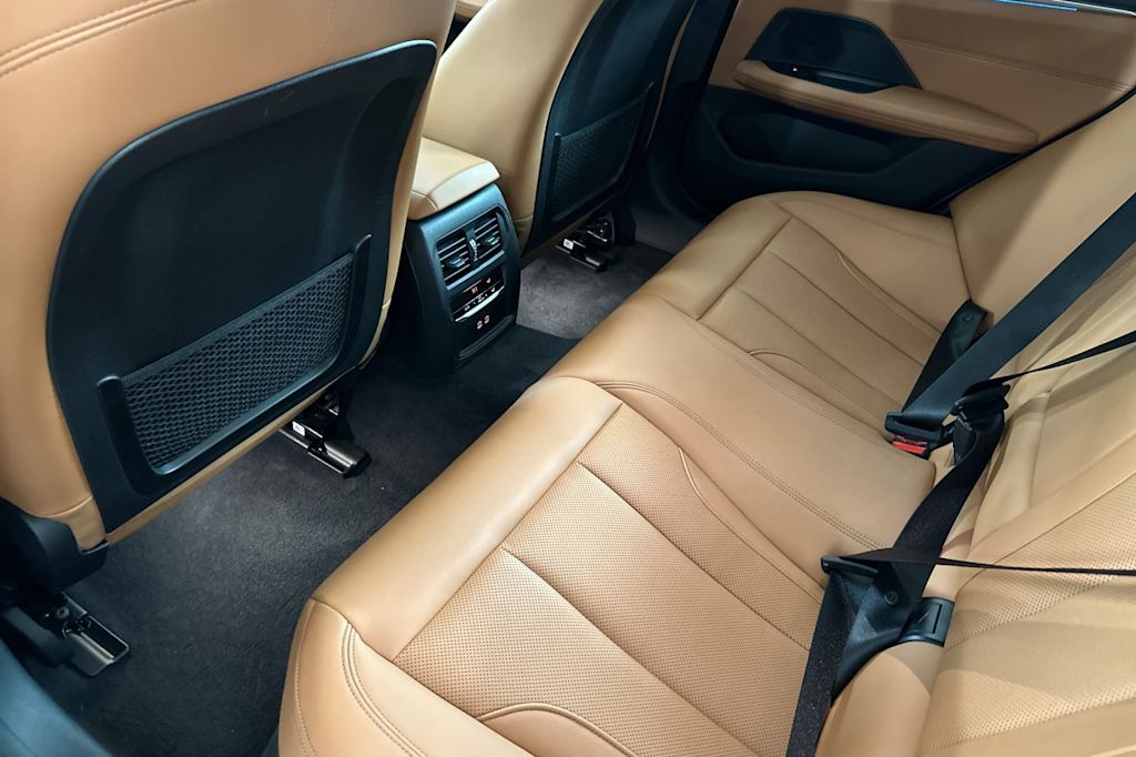 Thumbnail: 2023 BMW i4 - 10