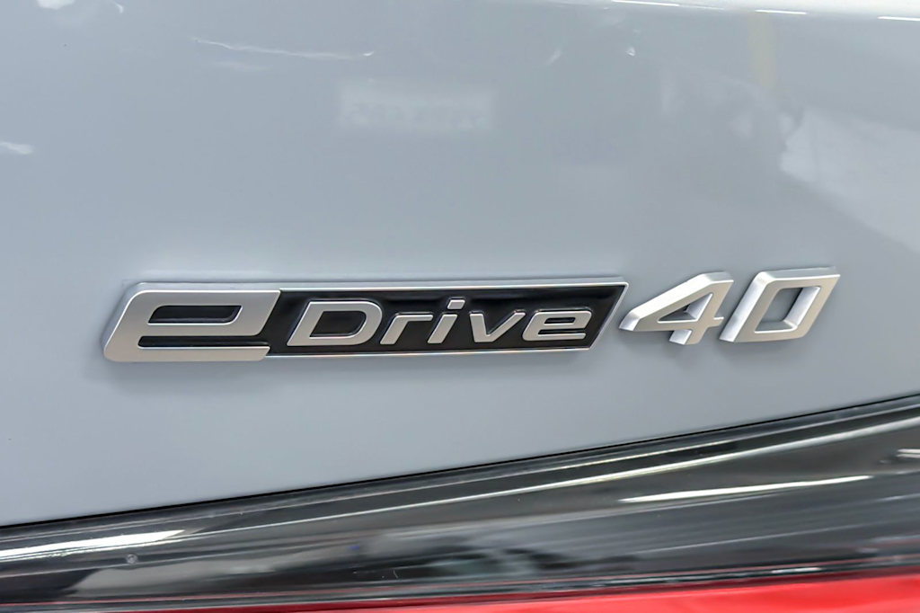 Thumbnail: 2023 BMW i4 - 7