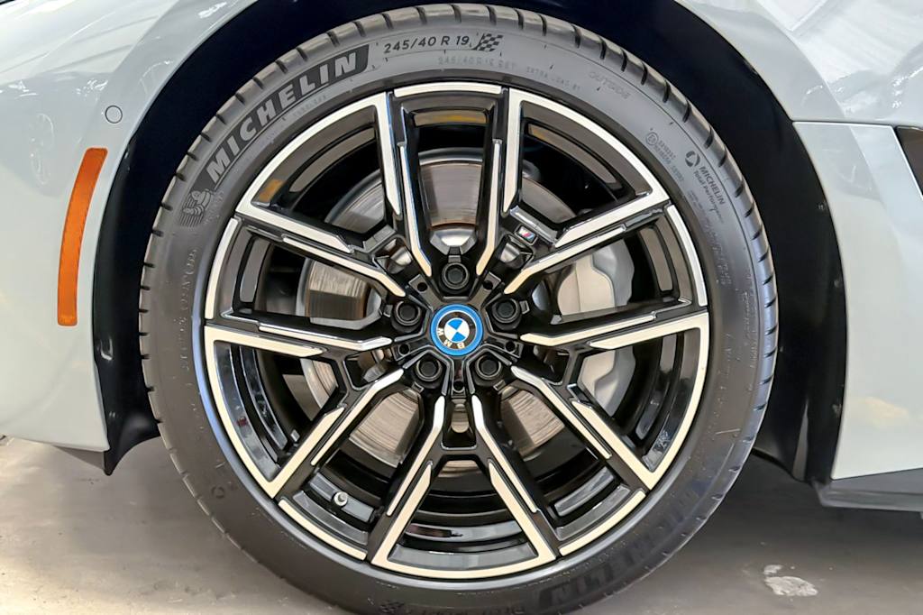 Thumbnail: 2023 BMW i4 - 8