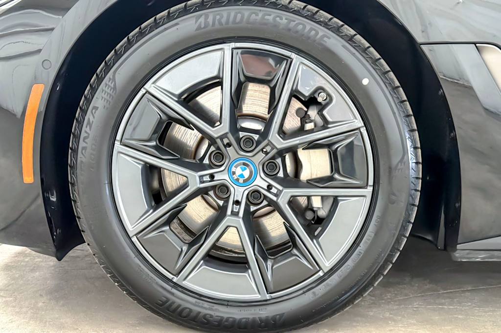 Thumbnail: 2023 BMW i4 - 8