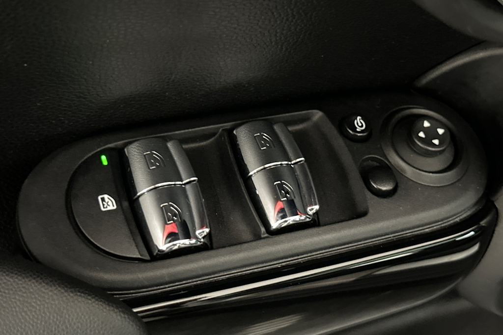 Thumbnail: 2023 MINI Cooper - 23