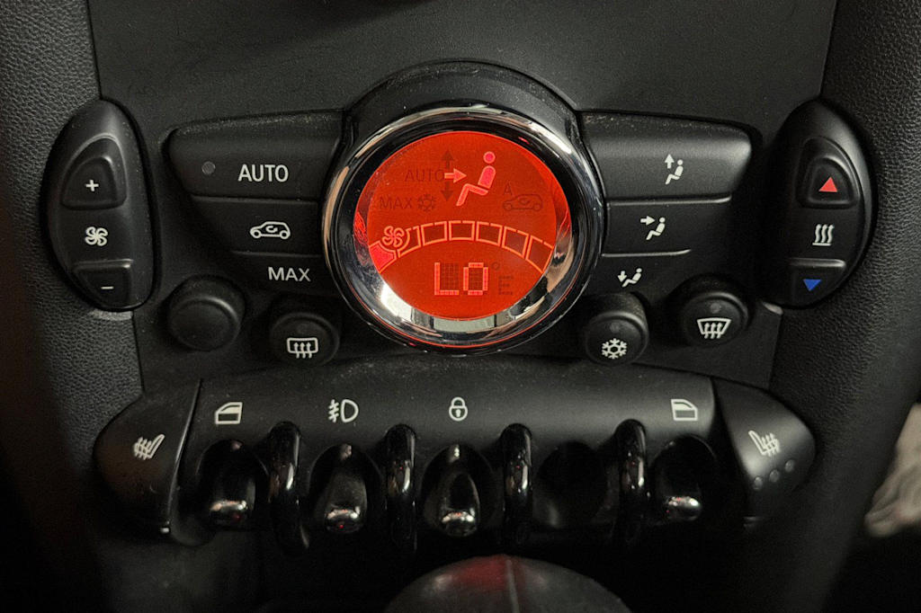 Thumbnail: 2011 MINI Cooper - 12