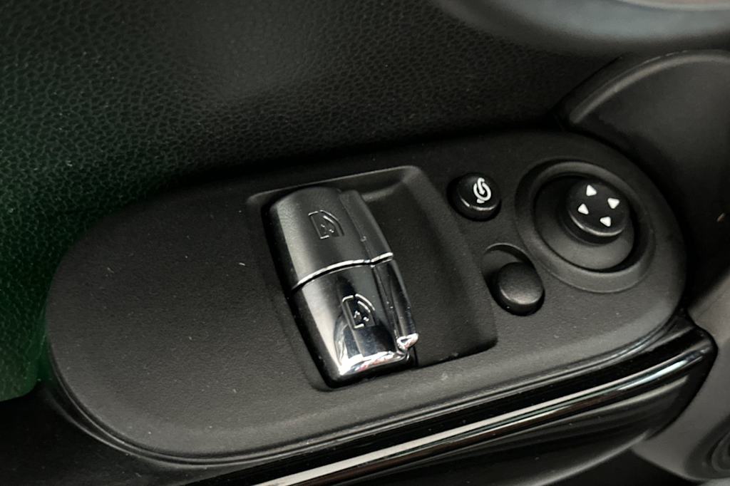 Thumbnail: 2020 MINI Cooper - 20