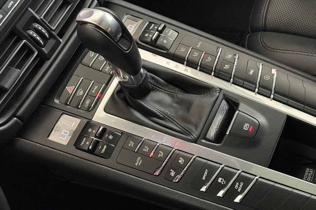 Thumbnail: 2021 Porsche Macan - 15