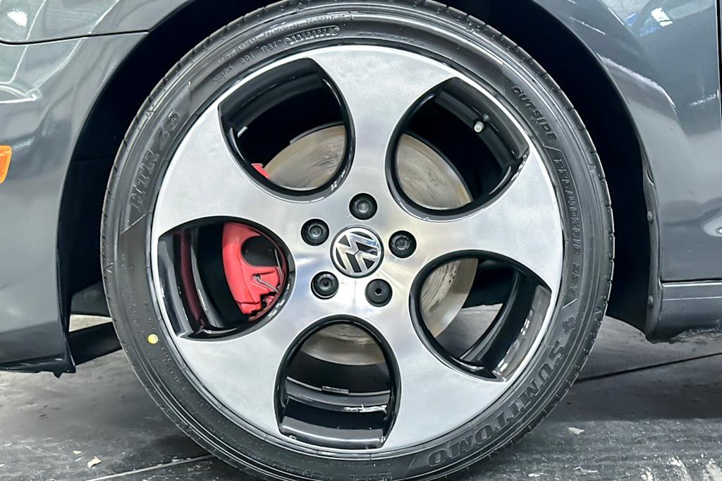 Thumbnail: 2011 Volkswagen Golf - 7